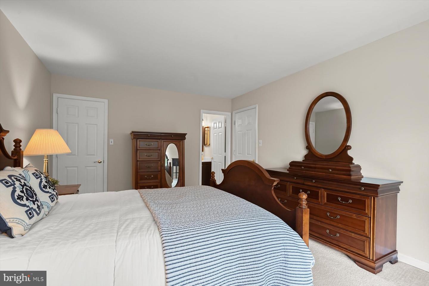 7510 WALNUT HILL LN, FALLS CHURCH, Virginia 22042, 4 Bedrooms Bedrooms, ,3 BathroomsBathrooms,Residential,For sale,7510 WALNUT HILL LN,VAFX2244446 MLS # VAFX2244446