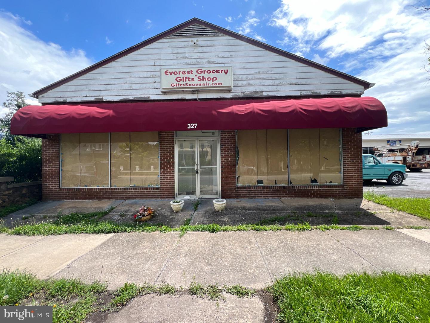 327 N ROYAL AVE, FRONT ROYAL, Virginia 22630, ,Land,For sale,327 N ROYAL AVE,VAWR2011530 MLS # VAWR2011530