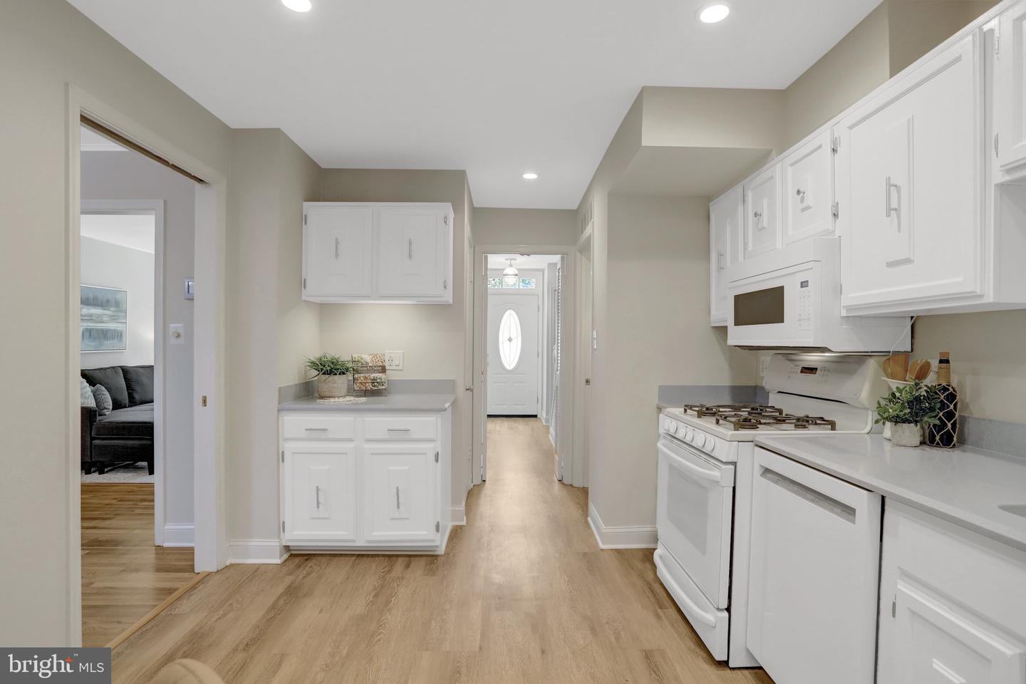 5466 MERSEA CT, BURKE, Virginia 22015, 3 Bedrooms Bedrooms, ,2 BathroomsBathrooms,Residential,For sale,5466 MERSEA CT,VAFX2245072 MLS # VAFX2245072
