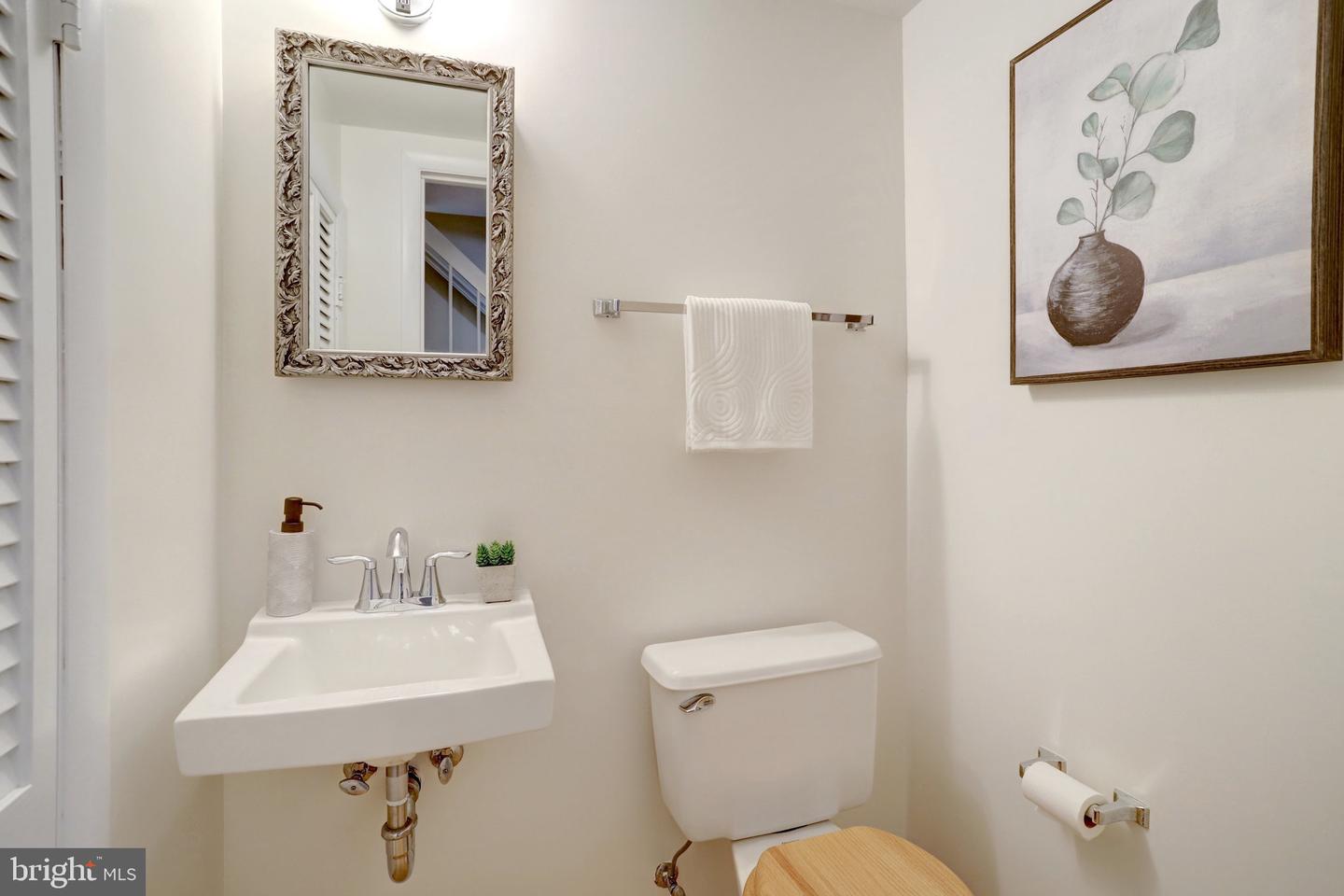 5466 MERSEA CT, BURKE, Virginia 22015, 3 Bedrooms Bedrooms, ,2 BathroomsBathrooms,Residential,For sale,5466 MERSEA CT,VAFX2245072 MLS # VAFX2245072