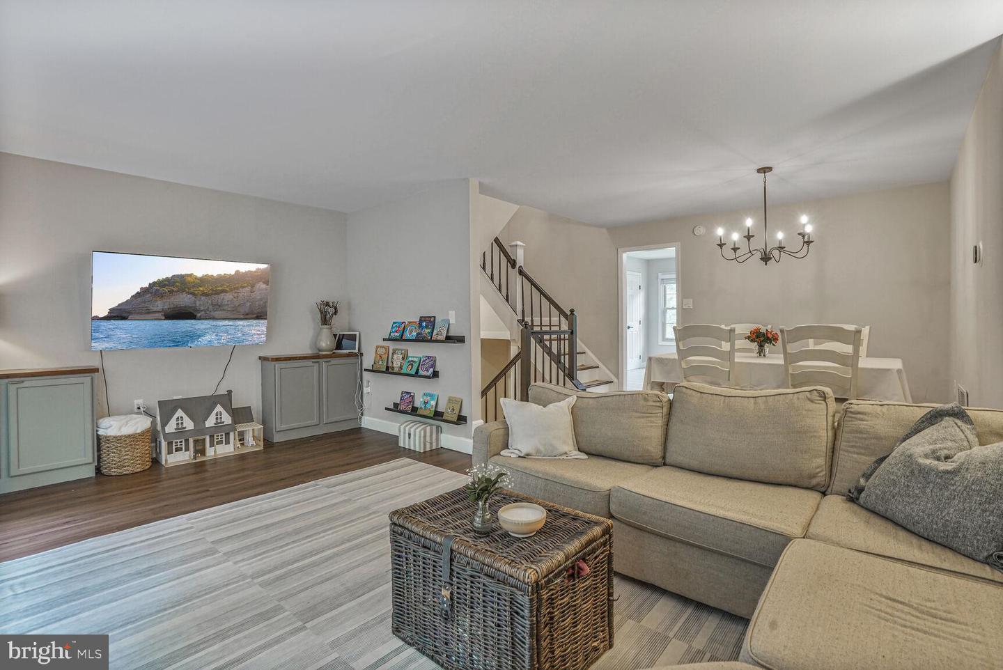 6705 SUNSET WOODS CT, BURKE, Virginia 22015, 3 Bedrooms Bedrooms, ,2 BathroomsBathrooms,Residential,For sale,6705 SUNSET WOODS CT,VAFX2245378 MLS # VAFX2245378