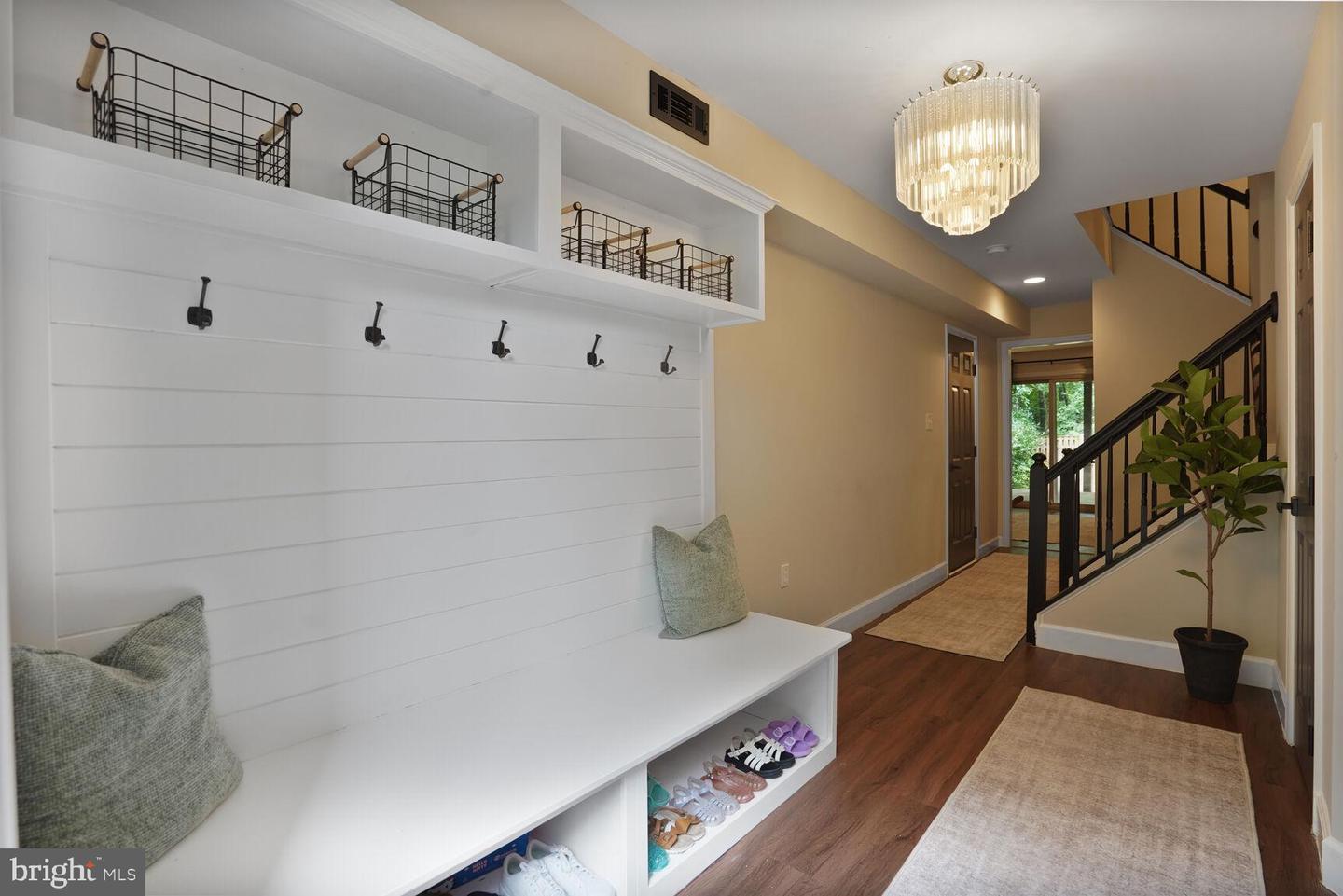 6705 SUNSET WOODS CT, BURKE, Virginia 22015, 3 Bedrooms Bedrooms, ,2 BathroomsBathrooms,Residential,For sale,6705 SUNSET WOODS CT,VAFX2245378 MLS # VAFX2245378