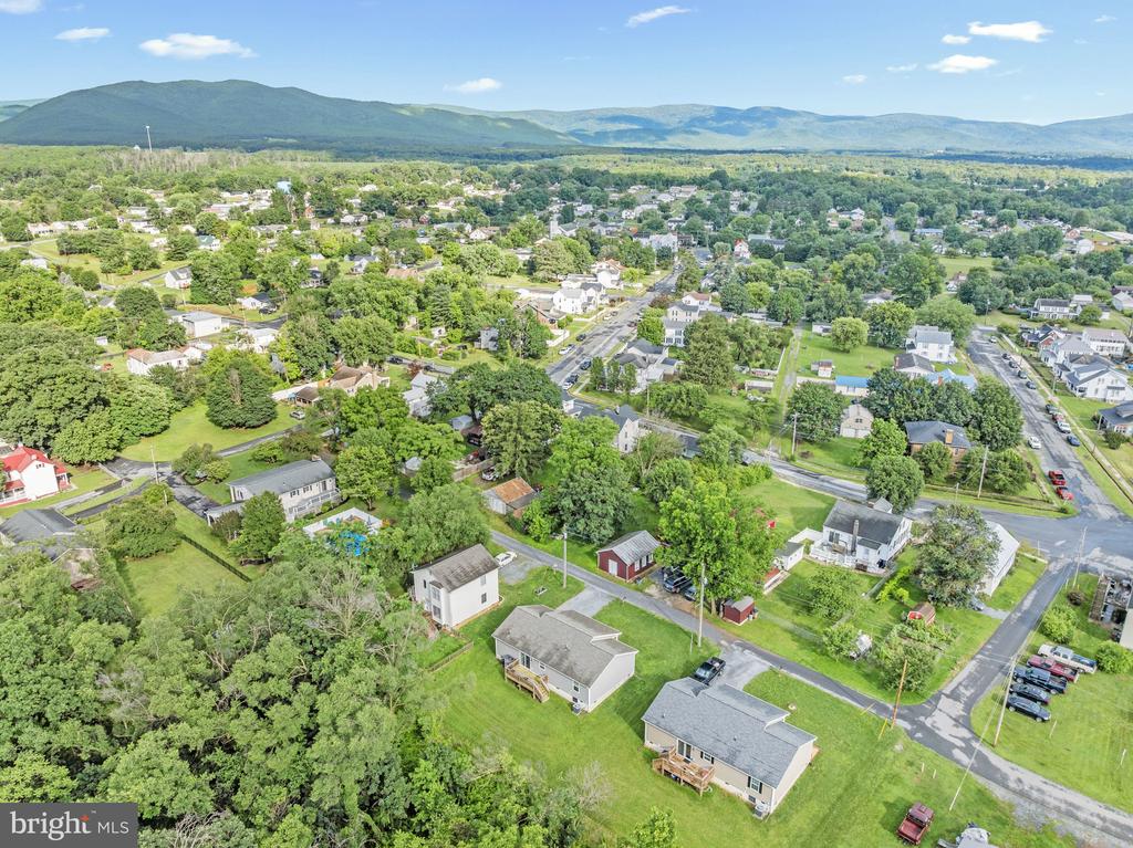 627 COVERSTONE LN, SHENANDOAH, Virginia 22849, 3 Bedrooms Bedrooms, ,2 BathroomsBathrooms,Residential,627 COVERSTONE LN,VAPA2005018 MLS # VAPA2005018