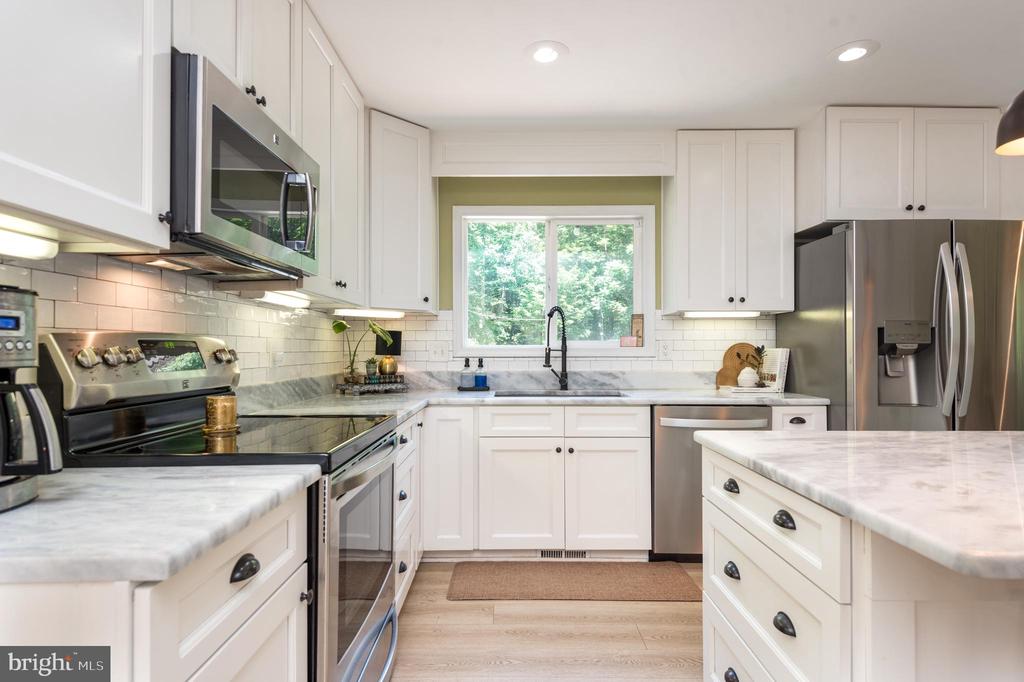 6444 DUHOLLOW RD, WARRENTON, Virginia, 5 Bedrooms Bedrooms, ,3 BathroomsBathrooms,Residential,6444 DUHOLLOW RD,VAFQ2017060 MLS # VAFQ2017060