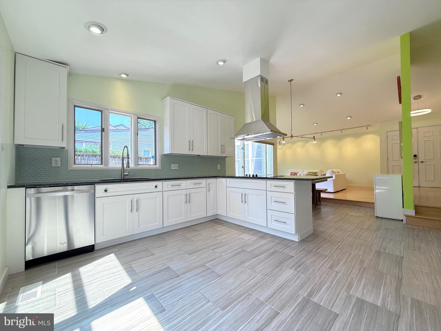 231 E JUNIPER AVE, STERLING, Virginia 20164, 3 Bedrooms Bedrooms, ,2 BathroomsBathrooms,Residential,For sale,231 E JUNIPER AVE,VALO2099220 MLS # VALO2099220