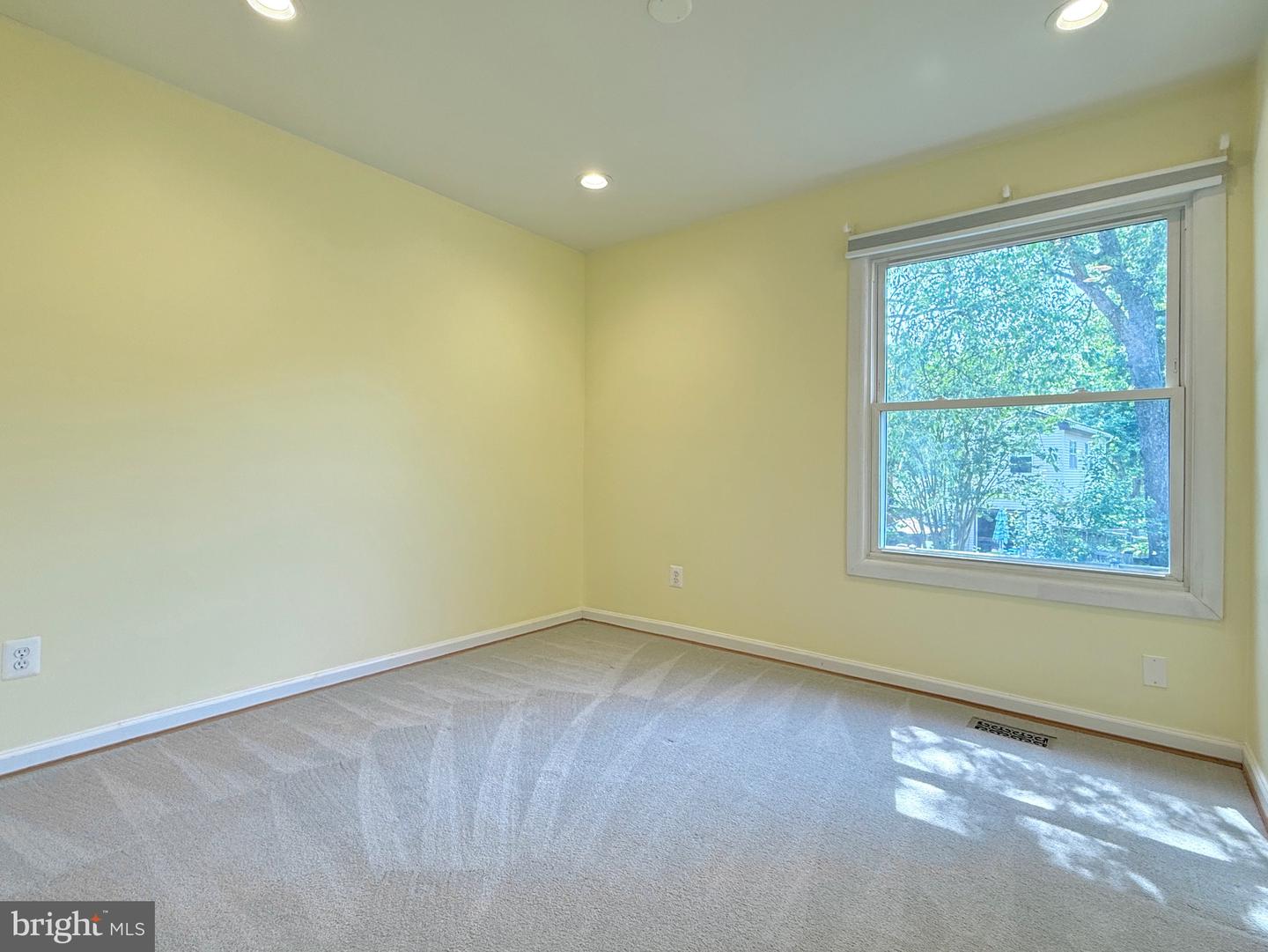 231 E JUNIPER AVE, STERLING, Virginia 20164, 3 Bedrooms Bedrooms, ,2 BathroomsBathrooms,Residential,For sale,231 E JUNIPER AVE,VALO2099220 MLS # VALO2099220