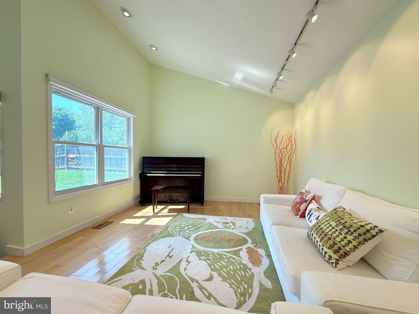 231 E JUNIPER AVE, STERLING, Virginia 20164, 3 Bedrooms Bedrooms, ,2 BathroomsBathrooms,Residential,For sale,231 E JUNIPER AVE,VALO2099220 MLS # VALO2099220