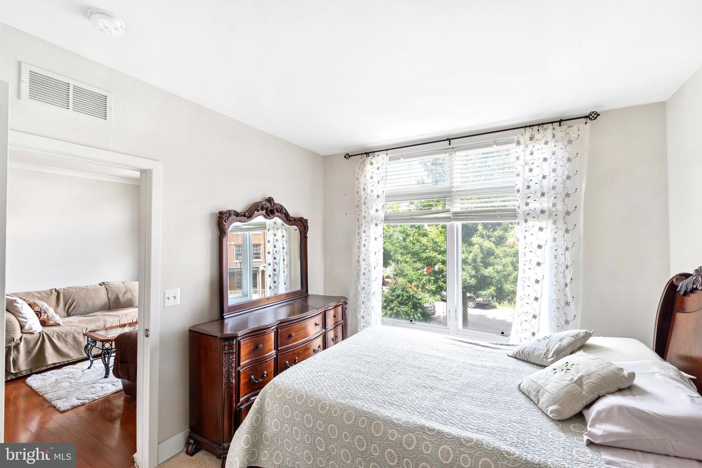 915 N PATRICK ST #206, ALEXANDRIA, Virginia 22314, 1 Bedroom Bedrooms, ,1 BathroomBathrooms,Residential,For sale,915 N PATRICK ST #206,VAAX2046358 MLS # VAAX2046358
