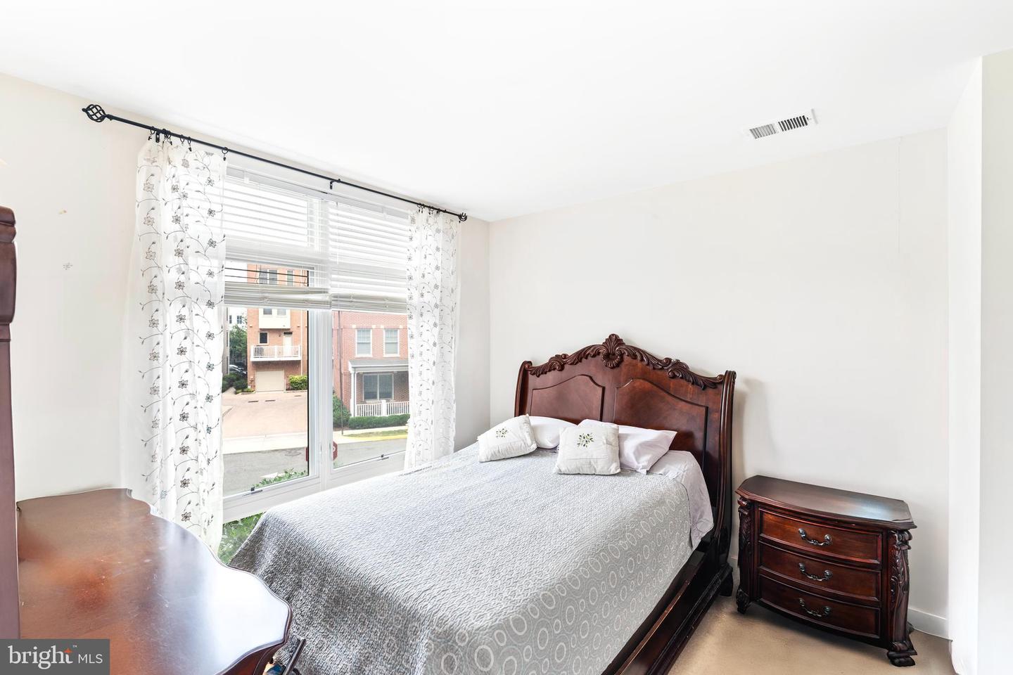 915 N PATRICK ST #206, ALEXANDRIA, Virginia 22314, 1 Bedroom Bedrooms, ,1 BathroomBathrooms,Residential,For sale,915 N PATRICK ST #206,VAAX2046358 MLS # VAAX2046358