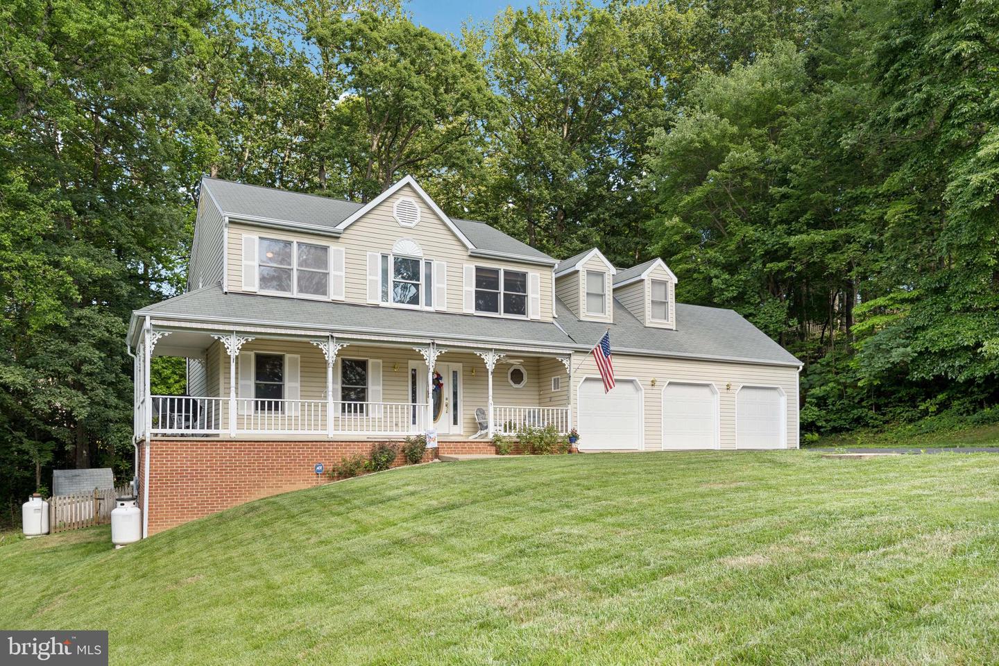 5 ALVIN CT, STAFFORD, Virginia 22556, 5 Bedrooms Bedrooms, ,3 BathroomsBathrooms,Residential,For sale,5 ALVIN CT,VAST2039698 MLS # VAST2039698