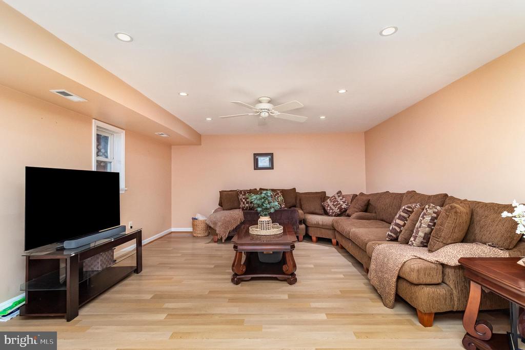 4367 SUNSET CT, WARRENTON, Virginia, 5 Bedrooms Bedrooms, ,3 BathroomsBathrooms,Residential,4367 SUNSET CT,VAFQ2017024 MLS # VAFQ2017024