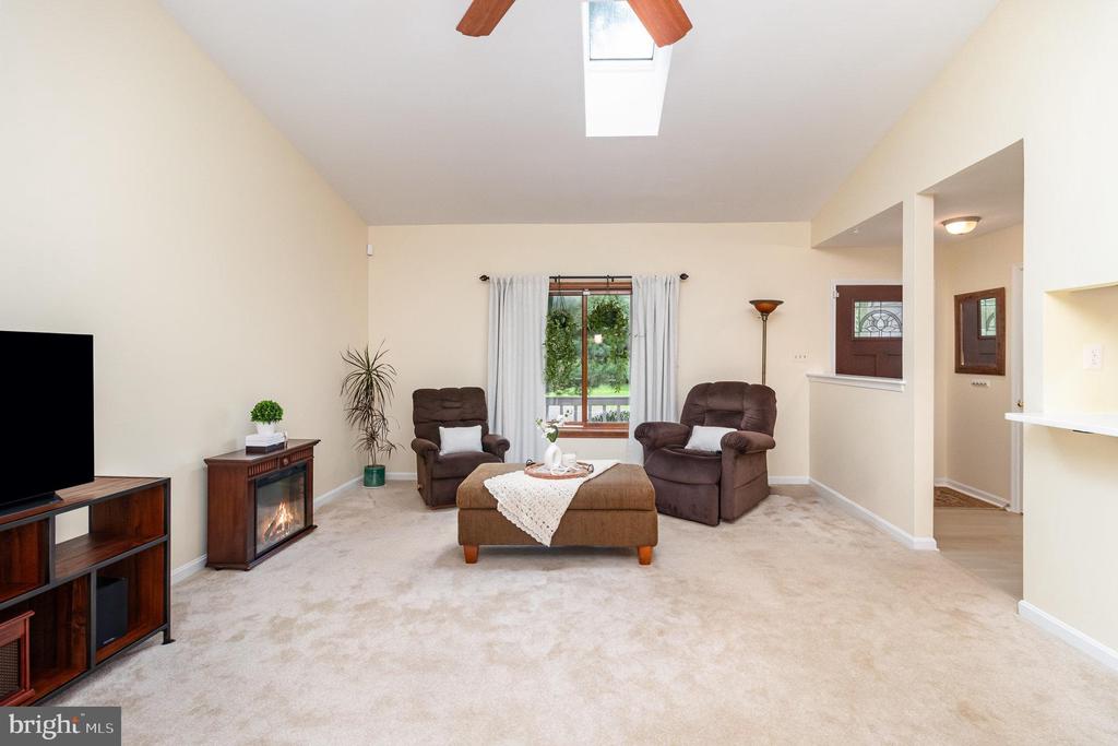 4367 SUNSET CT, WARRENTON, Virginia, 5 Bedrooms Bedrooms, ,3 BathroomsBathrooms,Residential,4367 SUNSET CT,VAFQ2017024 MLS # VAFQ2017024