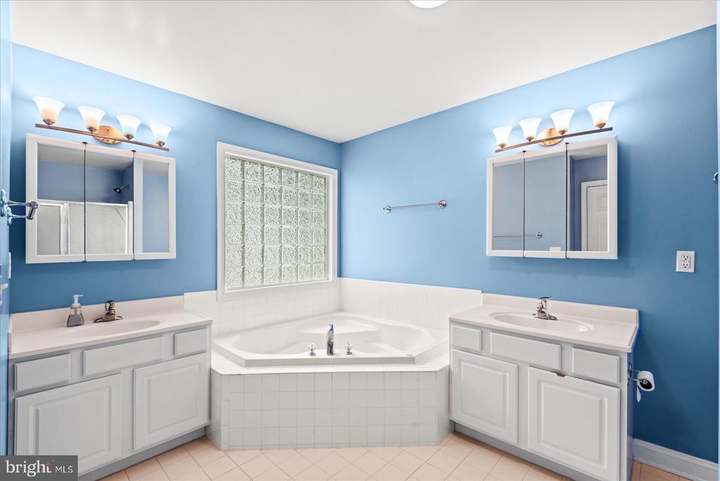 3409 LAKEVIEW PKWY, LOCUST GROVE, Virginia 22508, 3 Bedrooms Bedrooms, ,2 BathroomsBathrooms,Residential,3409 LAKEVIEW PKWY,VAOR2009960 MLS # VAOR2009960