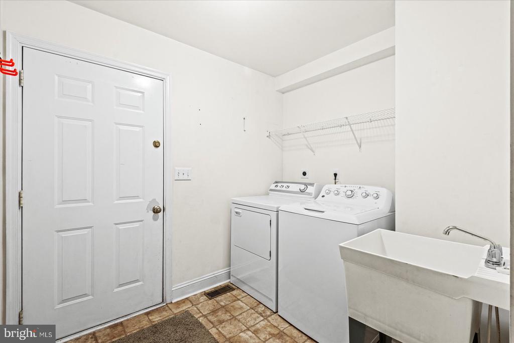 3409 LAKEVIEW PKWY, LOCUST GROVE, Virginia 22508, 3 Bedrooms Bedrooms, ,2 BathroomsBathrooms,Residential,3409 LAKEVIEW PKWY,VAOR2009960 MLS # VAOR2009960