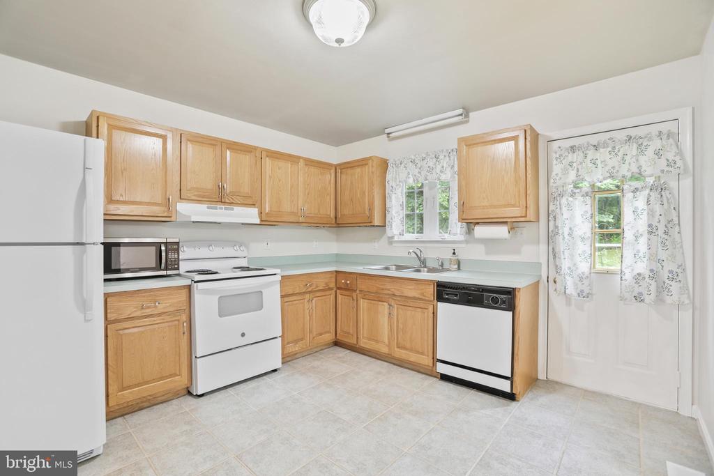 9071 OLD CULPEPER RD, WARRENTON, Virginia 20186, 3 Bedrooms Bedrooms, ,3 BathroomsBathrooms,Residential,9071 OLD CULPEPER RD,VAFQ2017082 MLS # VAFQ2017082