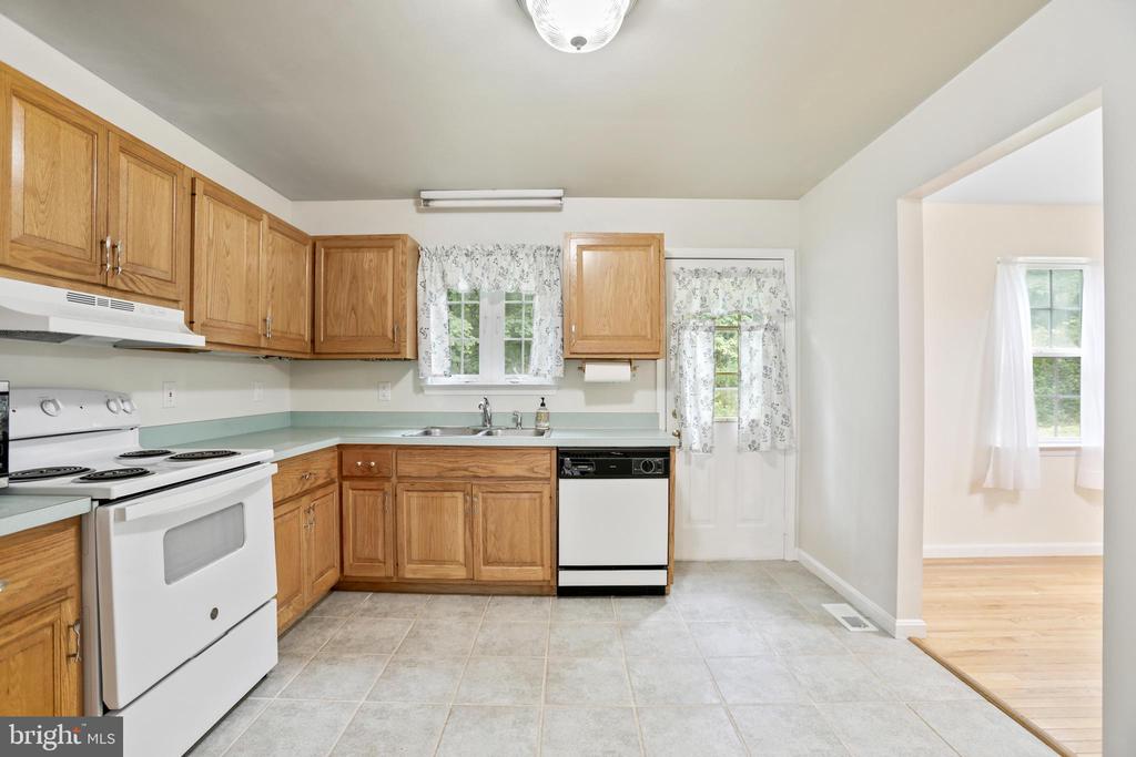 9071 OLD CULPEPER RD, WARRENTON, Virginia 20186, 3 Bedrooms Bedrooms, ,3 BathroomsBathrooms,Residential,9071 OLD CULPEPER RD,VAFQ2017082 MLS # VAFQ2017082