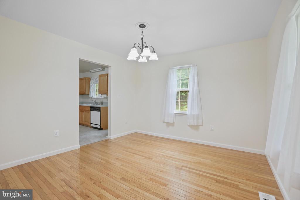9071 OLD CULPEPER RD, WARRENTON, Virginia 20186, 3 Bedrooms Bedrooms, ,3 BathroomsBathrooms,Residential,9071 OLD CULPEPER RD,VAFQ2017082 MLS # VAFQ2017082