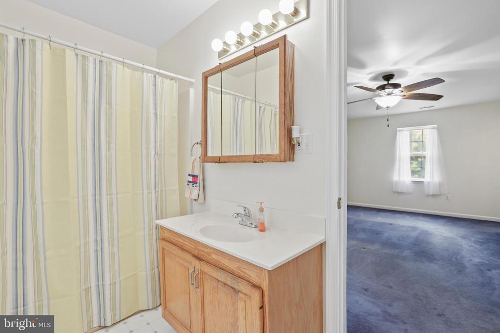 9071 OLD CULPEPER RD, WARRENTON, Virginia 20186, 3 Bedrooms Bedrooms, ,3 BathroomsBathrooms,Residential,9071 OLD CULPEPER RD,VAFQ2017082 MLS # VAFQ2017082