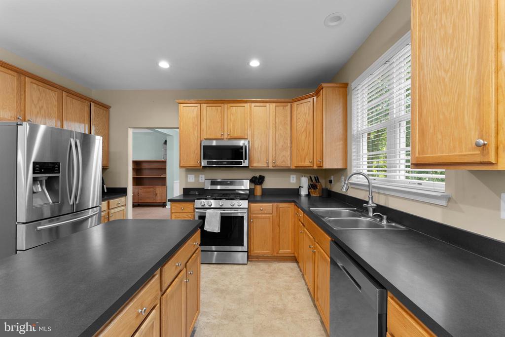 249 WHITWORTH DR, CULPEPER, Virginia 22701, 4 Bedrooms Bedrooms, ,2 BathroomsBathrooms,Residential,249 WHITWORTH DR,VACU2010820 MLS # VACU2010820