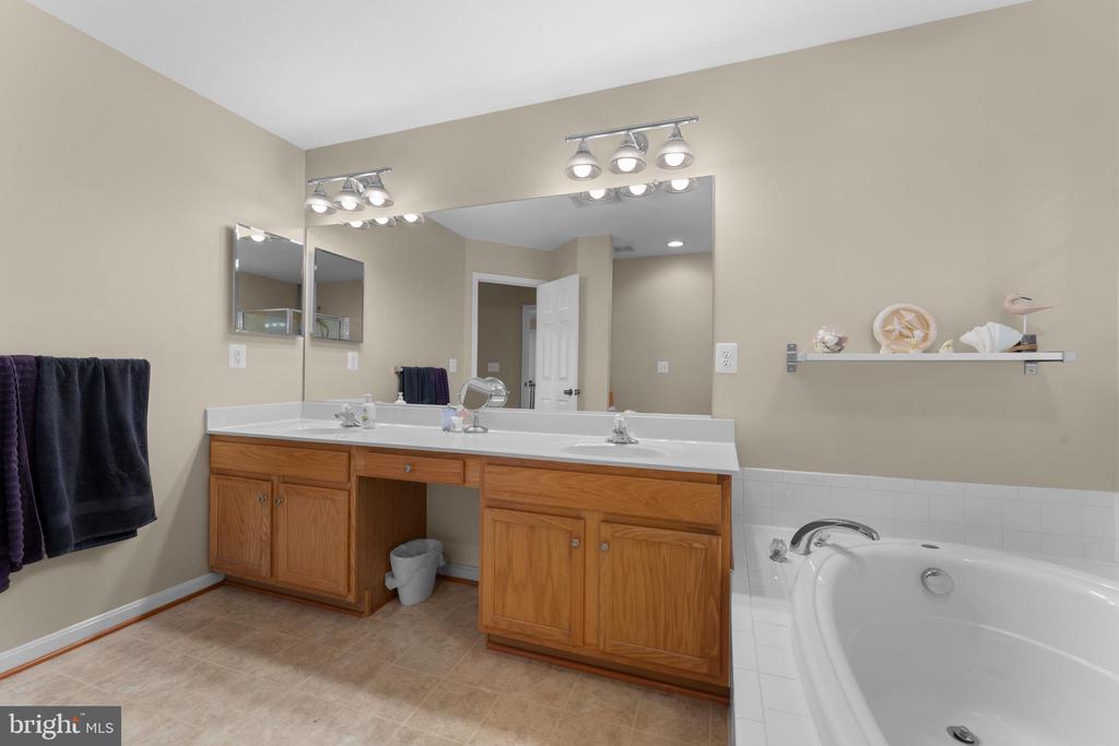 249 WHITWORTH DR, CULPEPER, Virginia 22701, 4 Bedrooms Bedrooms, ,2 BathroomsBathrooms,Residential,249 WHITWORTH DR,VACU2010820 MLS # VACU2010820