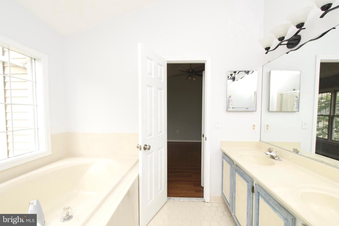 14552 WOODGATE MANOR PL, CENTREVILLE, Virginia 20120, 3 Bedrooms Bedrooms, ,3 BathroomsBathrooms,Residential,For sale,14552 WOODGATE MANOR PL,VAFX2247112 MLS # VAFX2247112