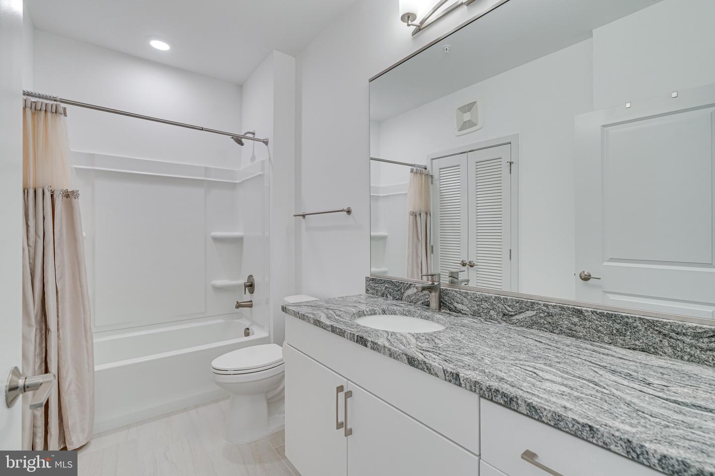 10755 FAIRGROUNDS DR #326, FAIRFAX, Virginia 22030, 2 Bedrooms Bedrooms, ,2 BathroomsBathrooms,Residential,For sale,10755 FAIRGROUNDS DR #326,VAFC2006454 MLS # VAFC2006454