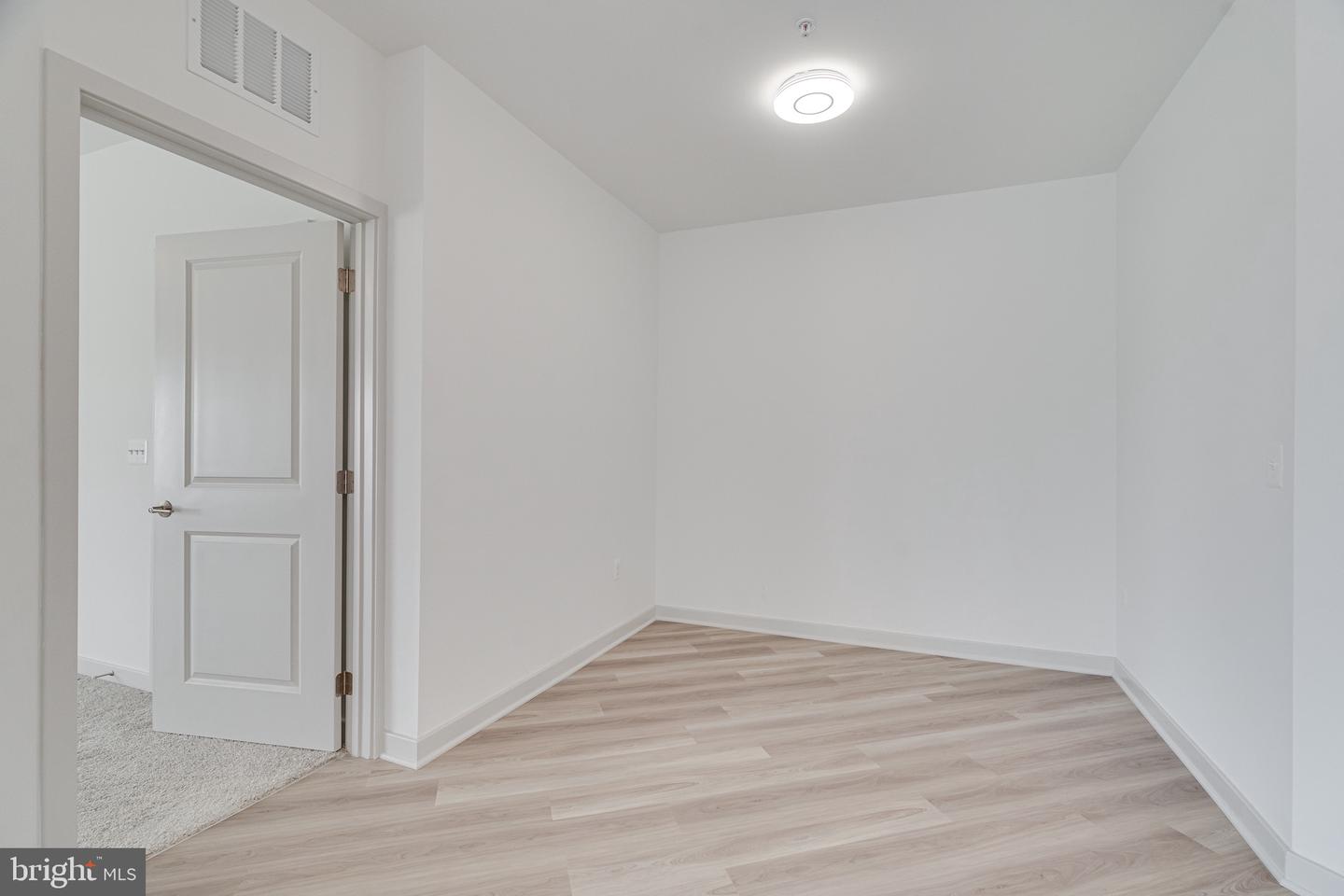 10755 FAIRGROUNDS DR #326, FAIRFAX, Virginia 22030, 2 Bedrooms Bedrooms, ,2 BathroomsBathrooms,Residential,For sale,10755 FAIRGROUNDS DR #326,VAFC2006454 MLS # VAFC2006454