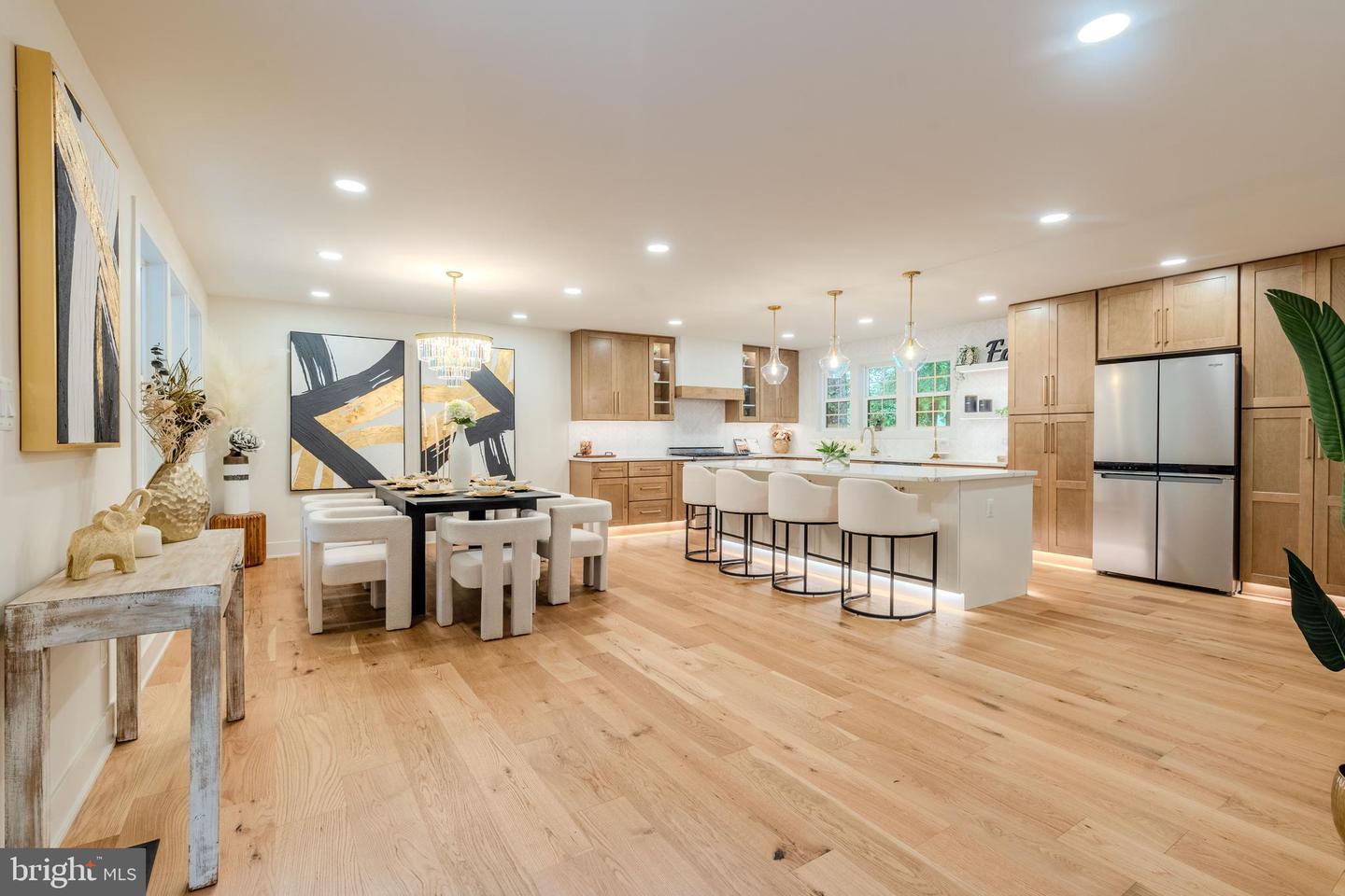 5303 ROLLING RD, SPRINGFIELD, Virginia 22151, 5 Bedrooms Bedrooms, ,5 BathroomsBathrooms,Residential,For sale,5303 ROLLING RD,VAFX2247292 MLS # VAFX2247292