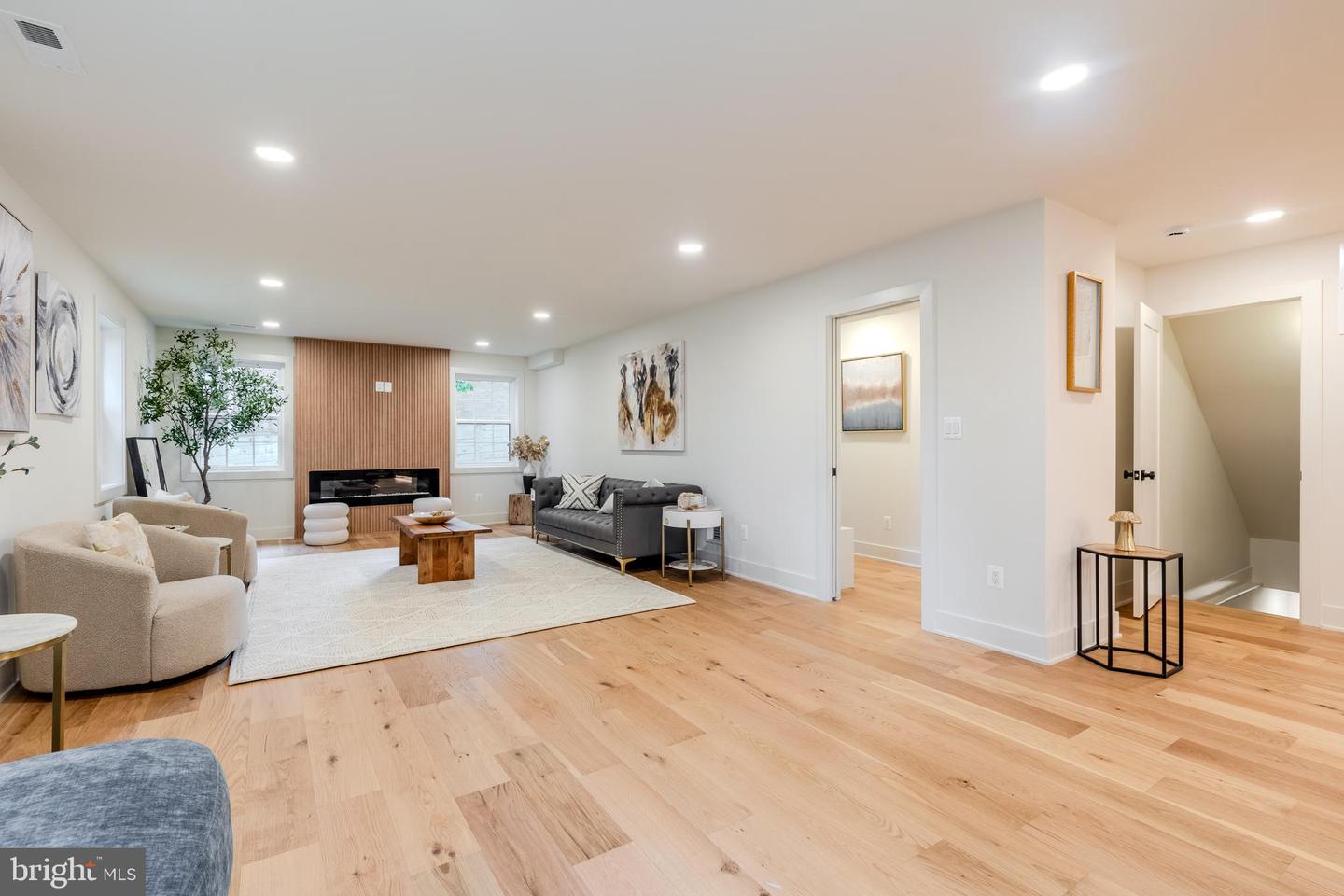 5303 ROLLING RD, SPRINGFIELD, Virginia 22151, 5 Bedrooms Bedrooms, ,5 BathroomsBathrooms,Residential,For sale,5303 ROLLING RD,VAFX2247292 MLS # VAFX2247292