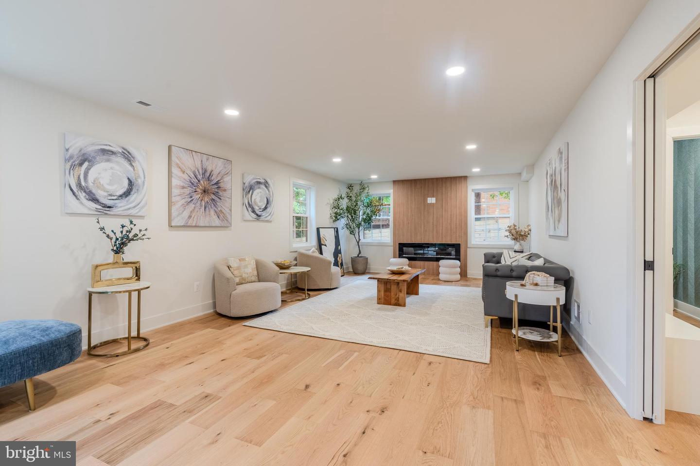 5303 ROLLING RD, SPRINGFIELD, Virginia 22151, 5 Bedrooms Bedrooms, ,5 BathroomsBathrooms,Residential,For sale,5303 ROLLING RD,VAFX2247292 MLS # VAFX2247292
