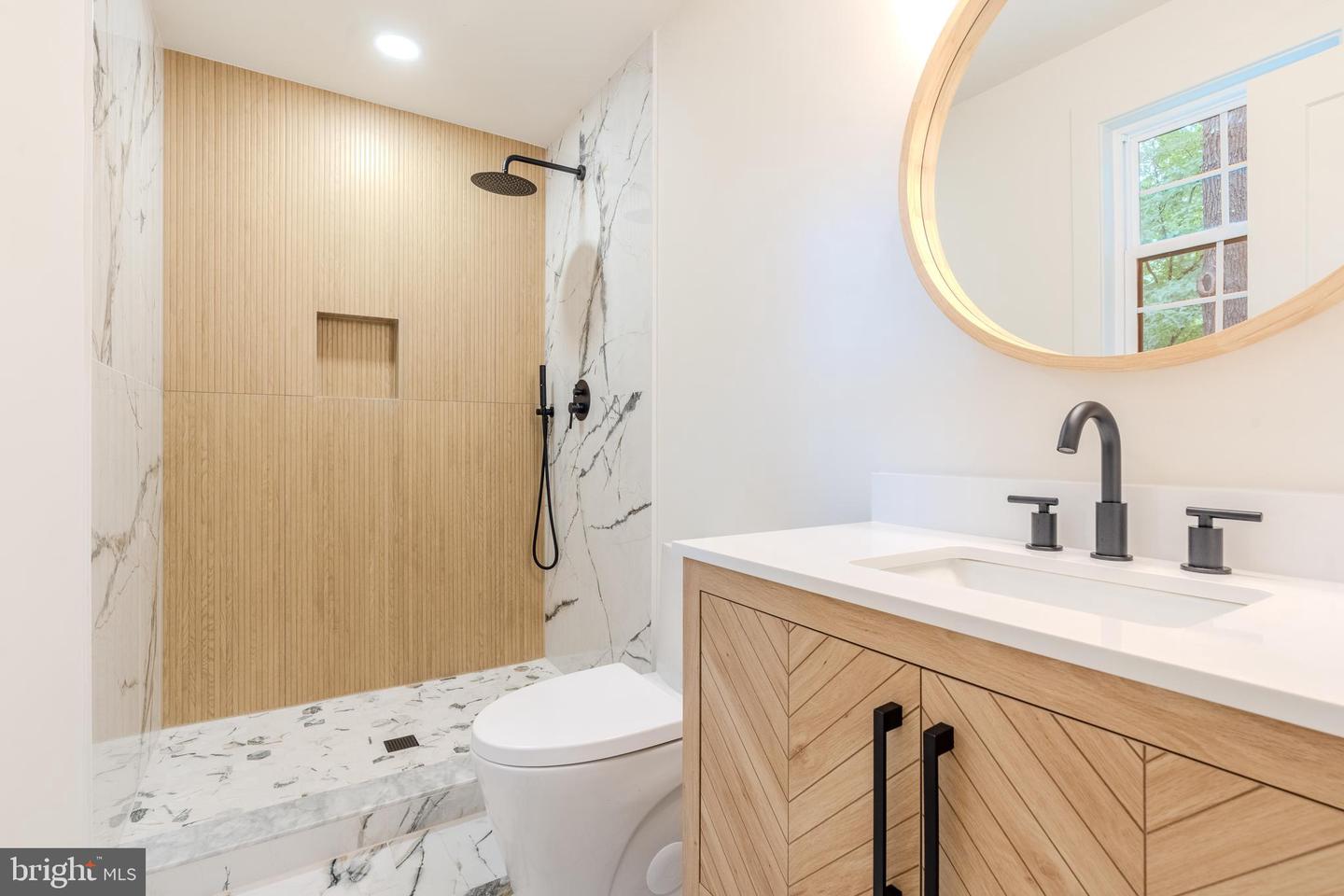 5303 ROLLING RD, SPRINGFIELD, Virginia 22151, 5 Bedrooms Bedrooms, ,5 BathroomsBathrooms,Residential,For sale,5303 ROLLING RD,VAFX2247292 MLS # VAFX2247292