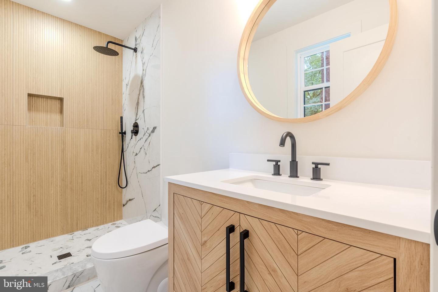 5303 ROLLING RD, SPRINGFIELD, Virginia 22151, 5 Bedrooms Bedrooms, ,5 BathroomsBathrooms,Residential,For sale,5303 ROLLING RD,VAFX2247292 MLS # VAFX2247292