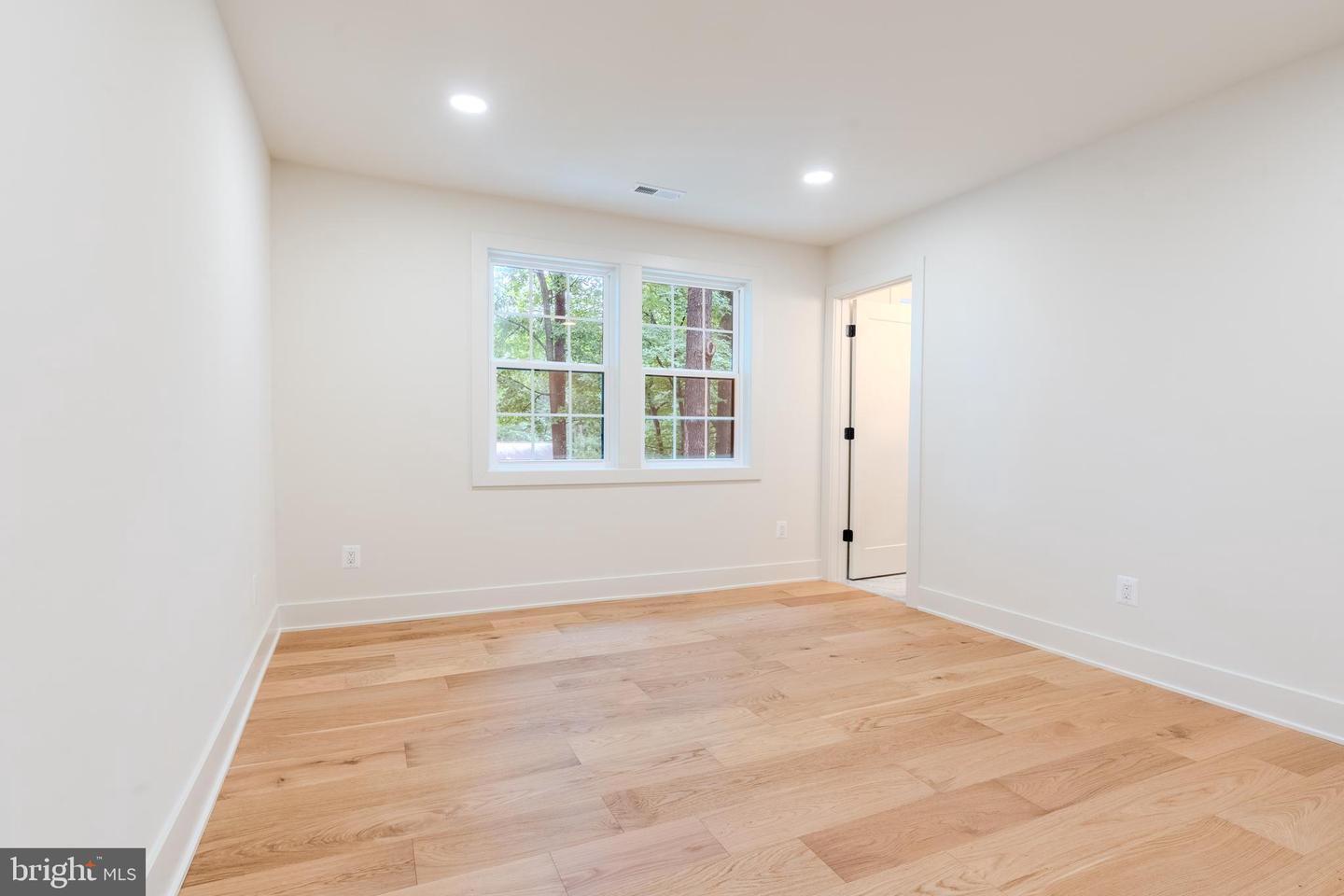 5303 ROLLING RD, SPRINGFIELD, Virginia 22151, 5 Bedrooms Bedrooms, ,5 BathroomsBathrooms,Residential,For sale,5303 ROLLING RD,VAFX2247292 MLS # VAFX2247292