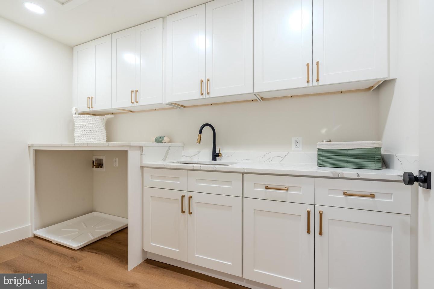 5303 ROLLING RD, SPRINGFIELD, Virginia 22151, 5 Bedrooms Bedrooms, ,5 BathroomsBathrooms,Residential,For sale,5303 ROLLING RD,VAFX2247292 MLS # VAFX2247292