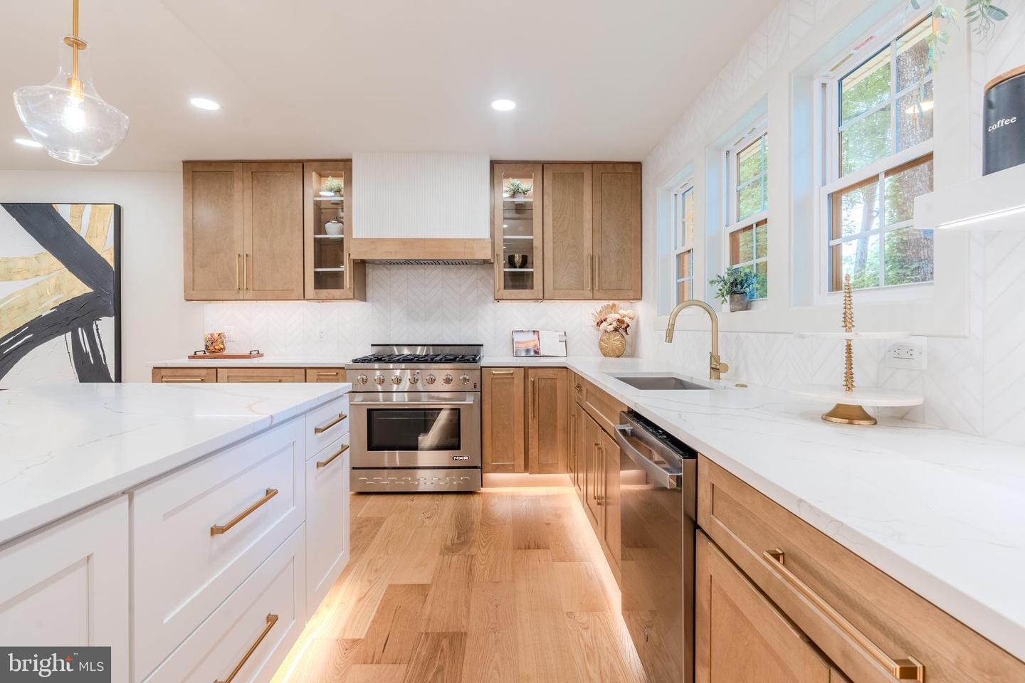 5303 ROLLING RD, SPRINGFIELD, Virginia 22151, 5 Bedrooms Bedrooms, ,5 BathroomsBathrooms,Residential,For sale,5303 ROLLING RD,VAFX2247292 MLS # VAFX2247292