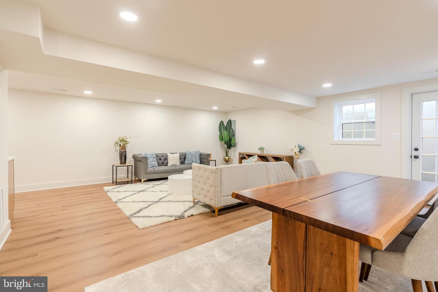 5303 ROLLING RD, SPRINGFIELD, Virginia 22151, 5 Bedrooms Bedrooms, ,5 BathroomsBathrooms,Residential,For sale,5303 ROLLING RD,VAFX2247292 MLS # VAFX2247292