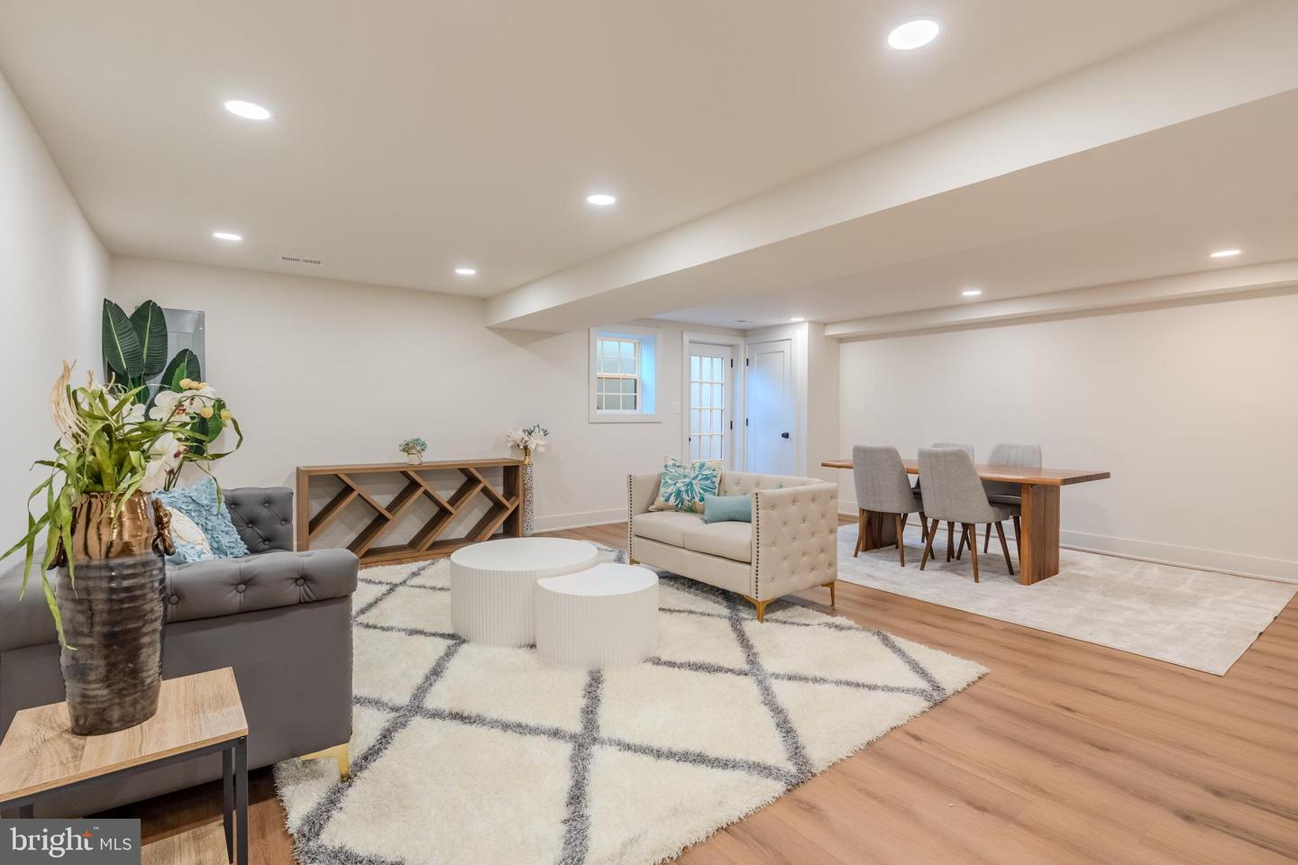 5303 ROLLING RD, SPRINGFIELD, Virginia 22151, 5 Bedrooms Bedrooms, ,5 BathroomsBathrooms,Residential,For sale,5303 ROLLING RD,VAFX2247292 MLS # VAFX2247292
