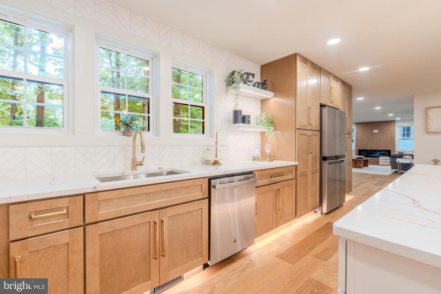 5303 ROLLING RD, SPRINGFIELD, Virginia 22151, 5 Bedrooms Bedrooms, ,5 BathroomsBathrooms,Residential,For sale,5303 ROLLING RD,VAFX2247292 MLS # VAFX2247292