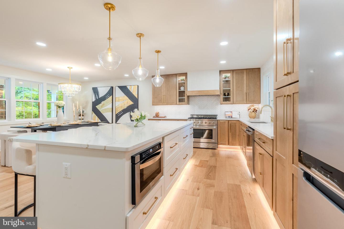 5303 ROLLING RD, SPRINGFIELD, Virginia 22151, 5 Bedrooms Bedrooms, ,5 BathroomsBathrooms,Residential,For sale,5303 ROLLING RD,VAFX2247292 MLS # VAFX2247292
