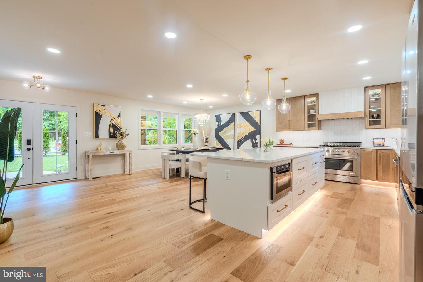 5303 ROLLING RD, SPRINGFIELD, Virginia 22151, 5 Bedrooms Bedrooms, ,5 BathroomsBathrooms,Residential,For sale,5303 ROLLING RD,VAFX2247292 MLS # VAFX2247292