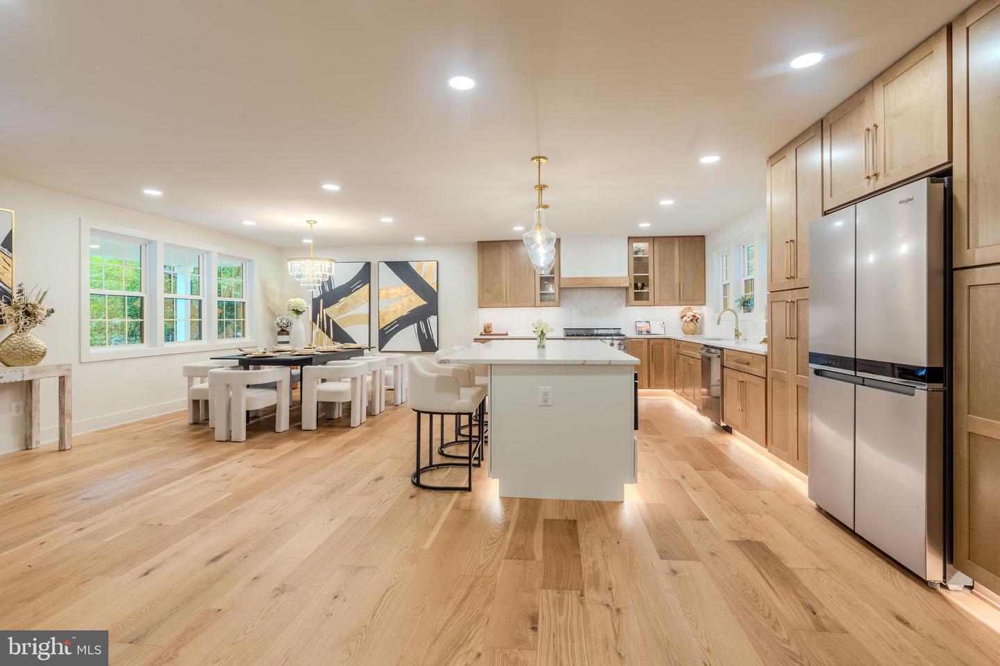 5303 ROLLING RD, SPRINGFIELD, Virginia 22151, 5 Bedrooms Bedrooms, ,5 BathroomsBathrooms,Residential,For sale,5303 ROLLING RD,VAFX2247292 MLS # VAFX2247292