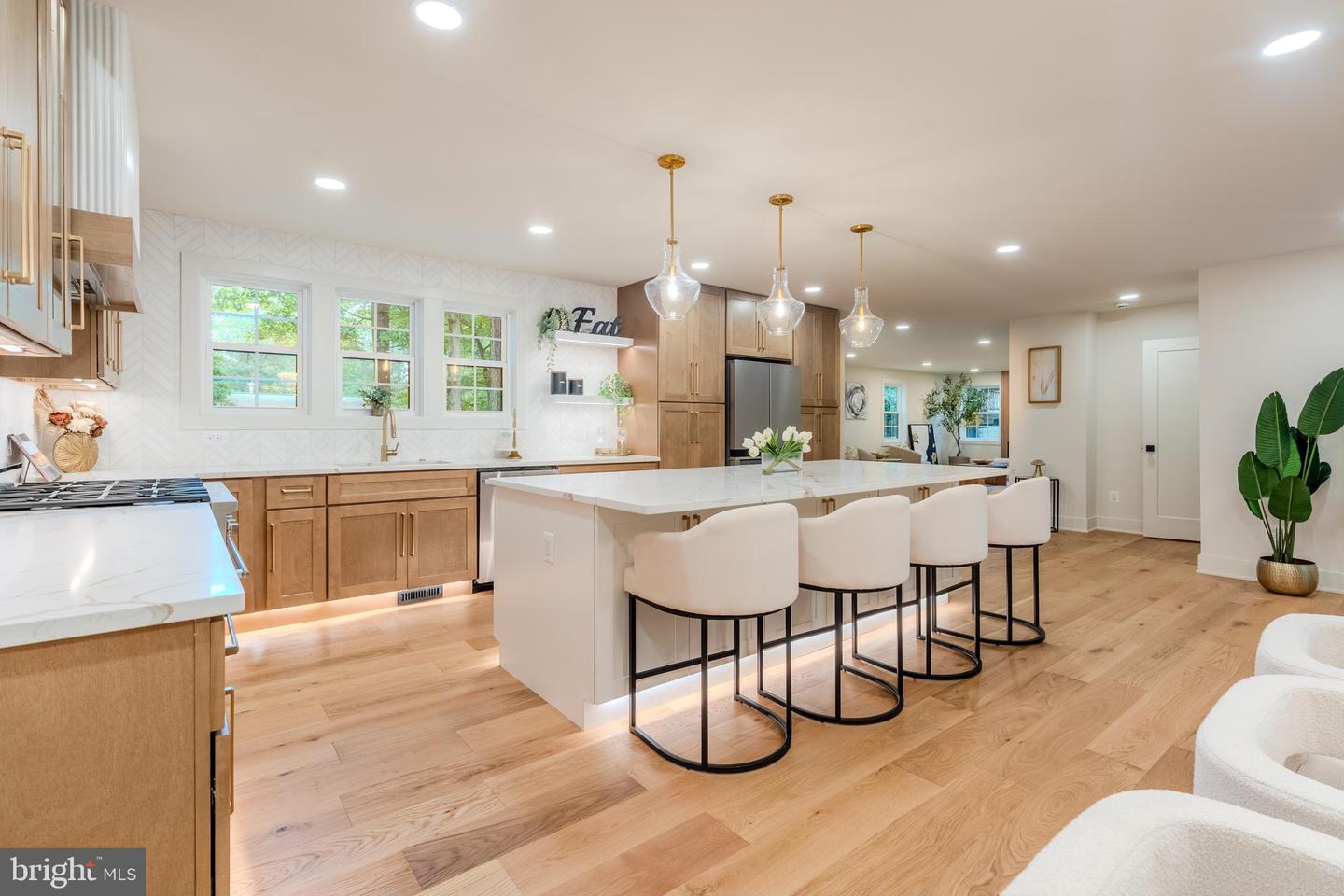 5303 ROLLING RD, SPRINGFIELD, Virginia 22151, 5 Bedrooms Bedrooms, ,5 BathroomsBathrooms,Residential,For sale,5303 ROLLING RD,VAFX2247292 MLS # VAFX2247292