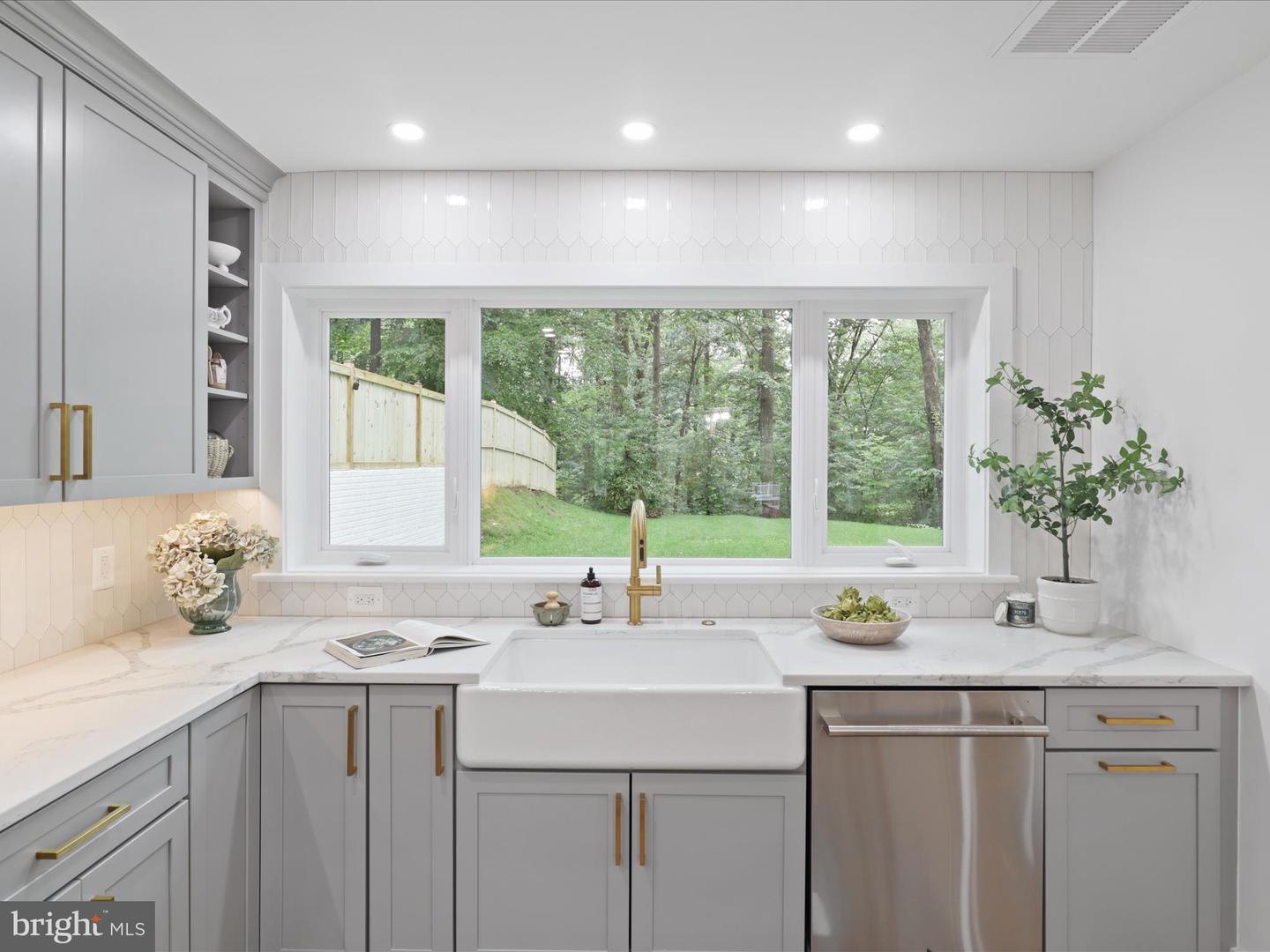 2520 N VERNON ST N, ARLINGTON, Virginia 22207, 5 Bedrooms Bedrooms, ,4 BathroomsBathrooms,Residential,For sale,2520 N VERNON ST N,VAAR2059182 MLS # VAAR2059182