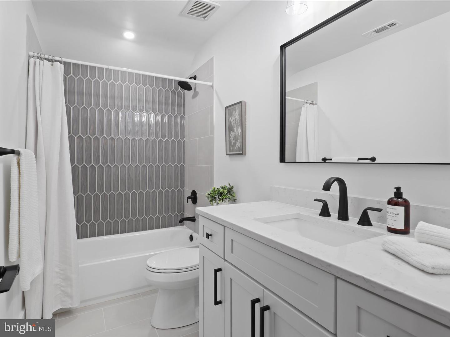 2520 N VERNON ST N, ARLINGTON, Virginia 22207, 5 Bedrooms Bedrooms, ,4 BathroomsBathrooms,Residential,For sale,2520 N VERNON ST N,VAAR2059182 MLS # VAAR2059182