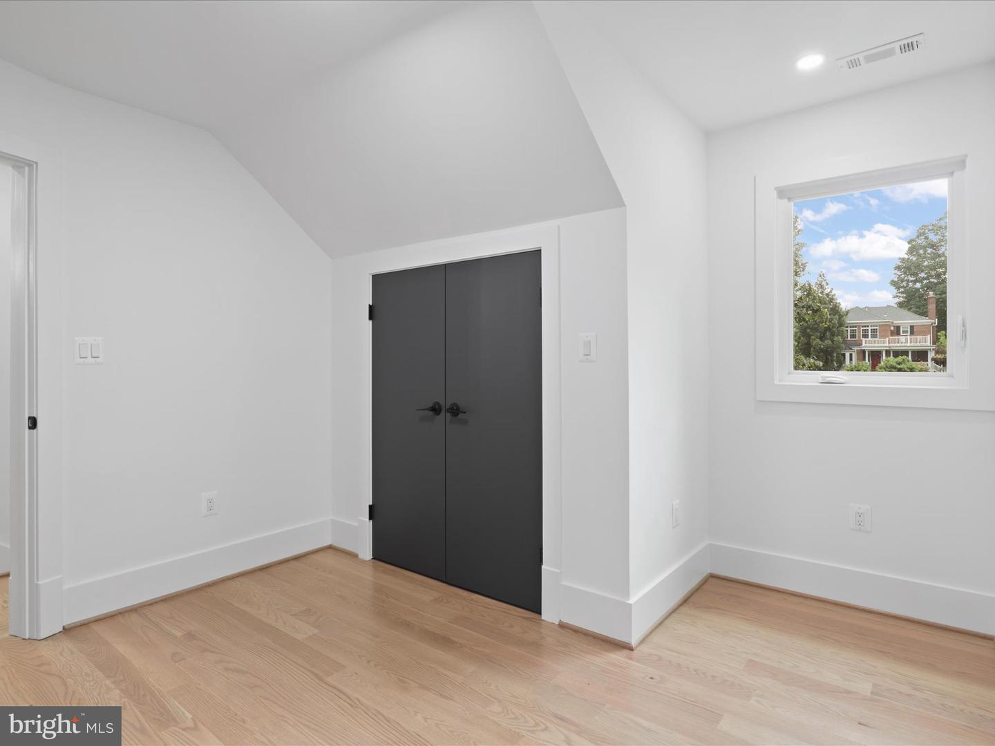 2520 N VERNON ST N, ARLINGTON, Virginia 22207, 5 Bedrooms Bedrooms, ,4 BathroomsBathrooms,Residential,For sale,2520 N VERNON ST N,VAAR2059182 MLS # VAAR2059182