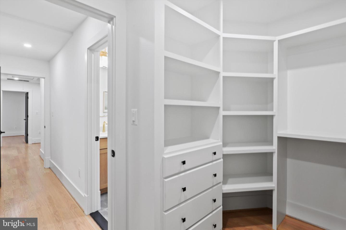 2520 N VERNON ST N, ARLINGTON, Virginia 22207, 5 Bedrooms Bedrooms, ,4 BathroomsBathrooms,Residential,For sale,2520 N VERNON ST N,VAAR2059182 MLS # VAAR2059182