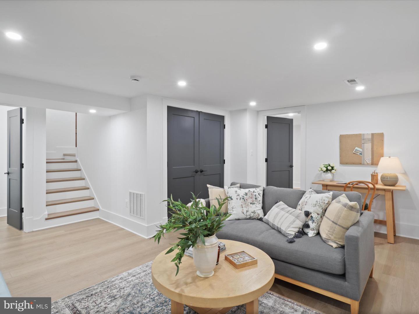 2520 N VERNON ST N, ARLINGTON, Virginia 22207, 5 Bedrooms Bedrooms, ,4 BathroomsBathrooms,Residential,For sale,2520 N VERNON ST N,VAAR2059182 MLS # VAAR2059182