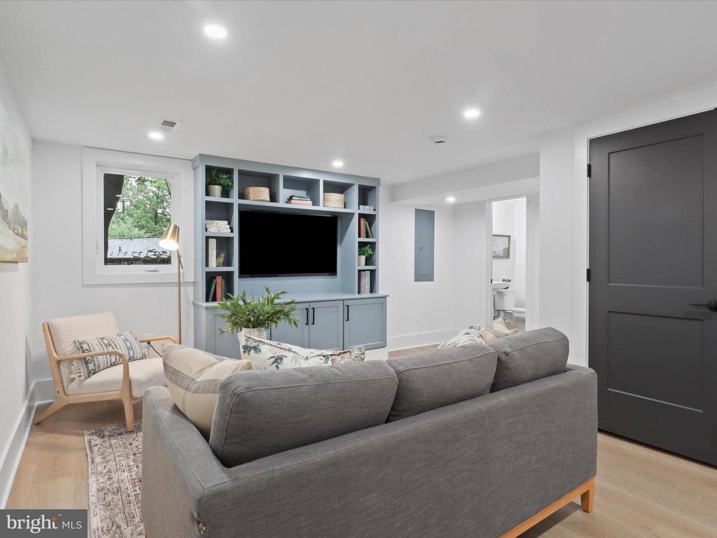 2520 N VERNON ST N, ARLINGTON, Virginia 22207, 5 Bedrooms Bedrooms, ,4 BathroomsBathrooms,Residential,For sale,2520 N VERNON ST N,VAAR2059182 MLS # VAAR2059182