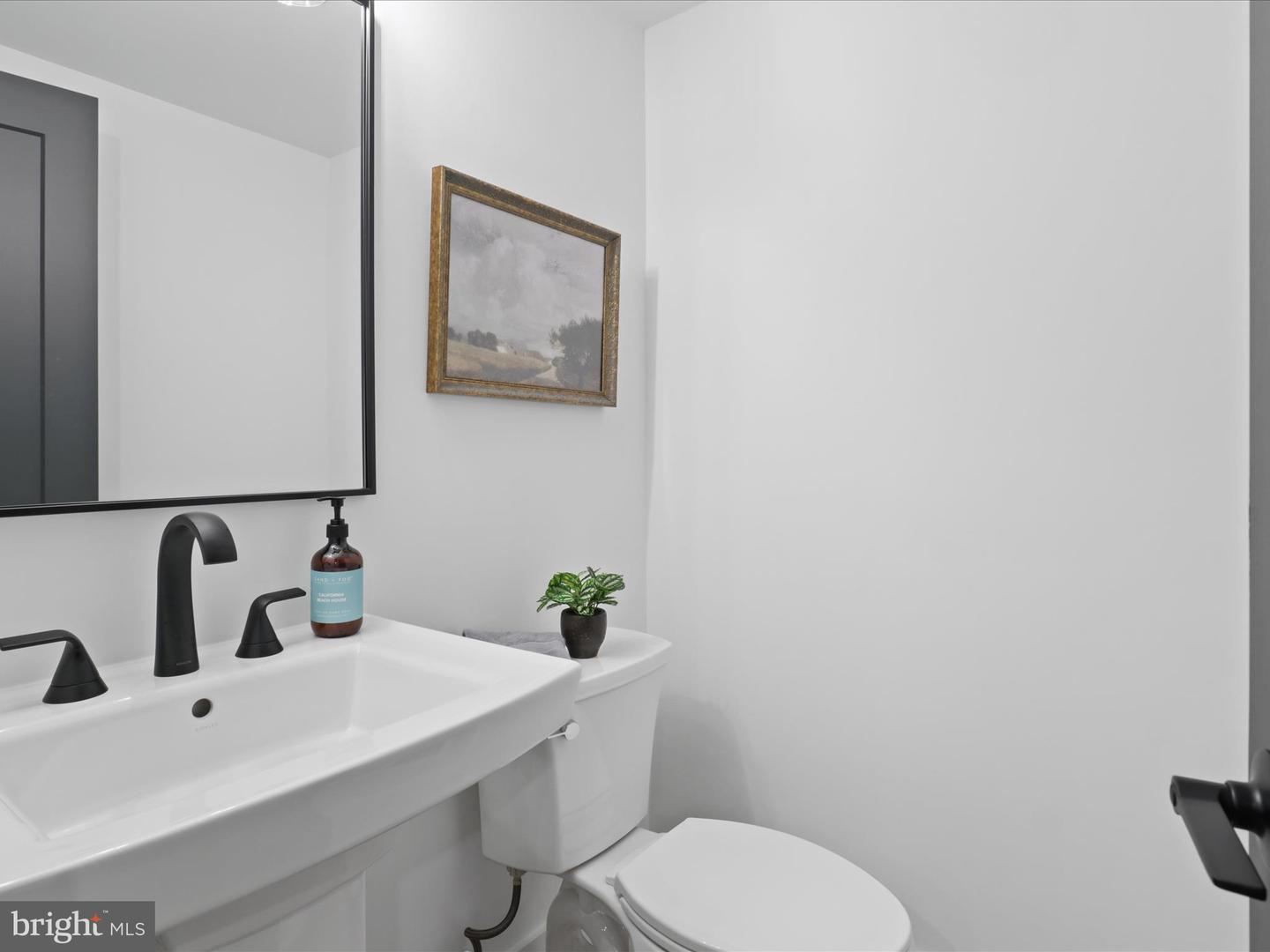 2520 N VERNON ST N, ARLINGTON, Virginia 22207, 5 Bedrooms Bedrooms, ,4 BathroomsBathrooms,Residential,For sale,2520 N VERNON ST N,VAAR2059182 MLS # VAAR2059182