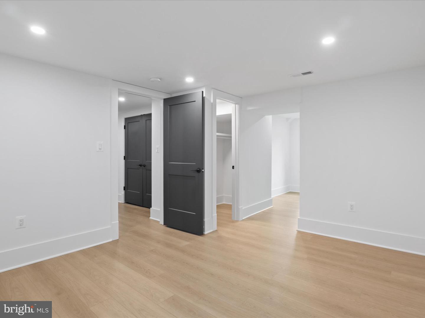 2520 N VERNON ST N, ARLINGTON, Virginia 22207, 5 Bedrooms Bedrooms, ,4 BathroomsBathrooms,Residential,For sale,2520 N VERNON ST N,VAAR2059182 MLS # VAAR2059182